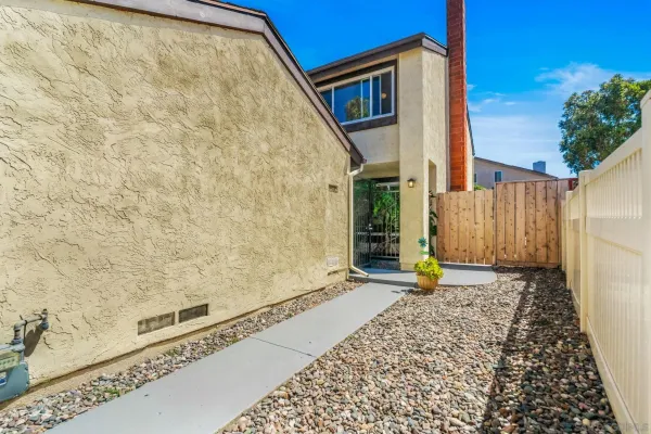 $950,000 | 8963 Capcano Road, San Diego, CA 92126