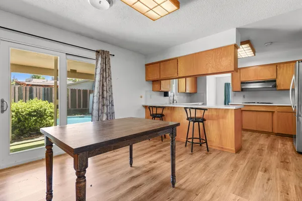 $379,900 | 2185 Galaxy Way, Redding, CA 96002