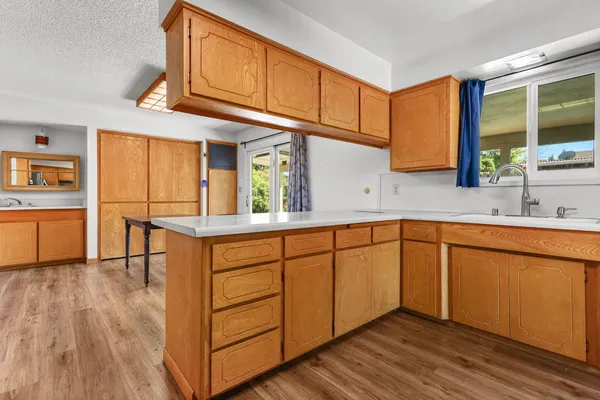 $379,900 | 2185 Galaxy Way, Redding, CA 96002