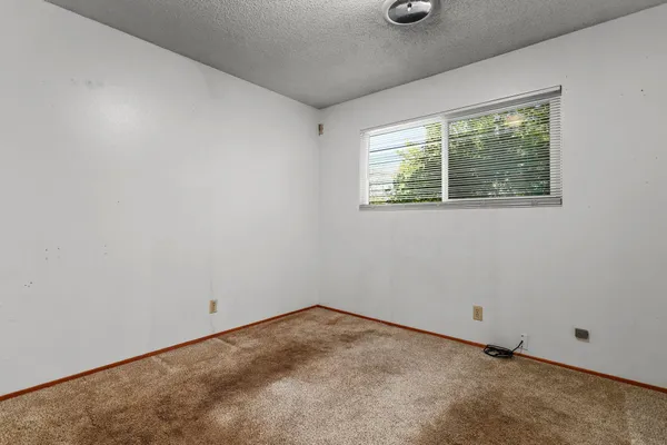 $379,900 | 2185 Galaxy Way, Redding, CA 96002