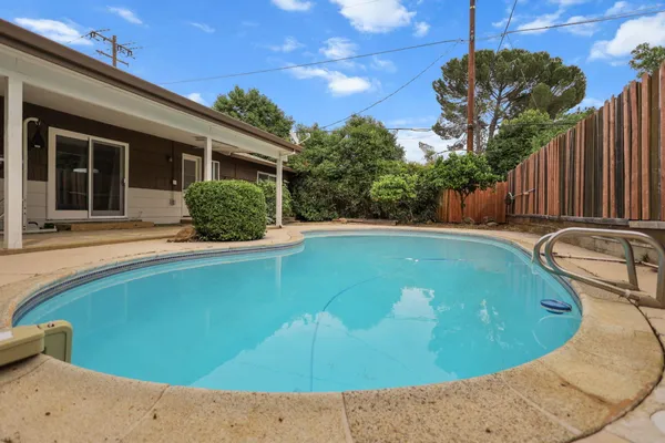 $379,900 | 2185 Galaxy Way, Redding, CA 96002