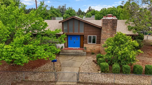 $379,900 | 2185 Galaxy Way, Redding, CA 96002
