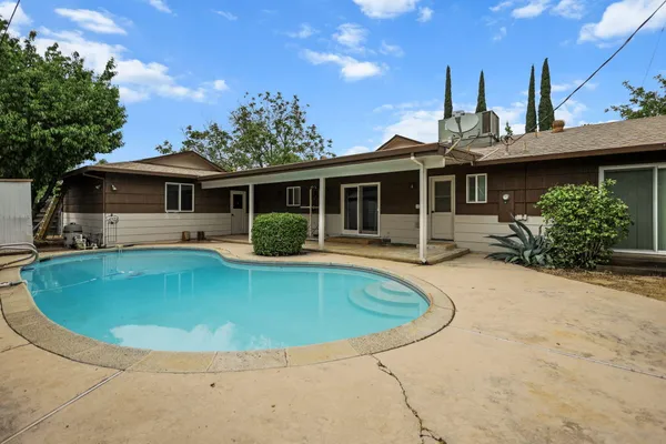 $379,900 | 2185 Galaxy Way, Redding, CA 96002