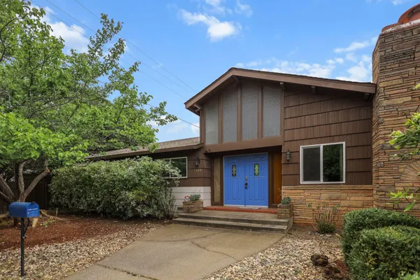 $379,900 | 2185 Galaxy Way, Redding, CA 96002