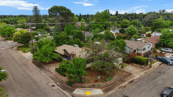 $379,900 | 2185 Galaxy Way, Redding, CA 96002