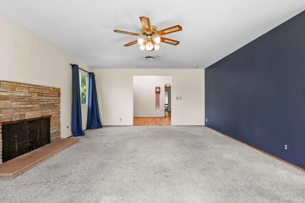 $379,900 | 2185 Galaxy Way, Redding, CA 96002