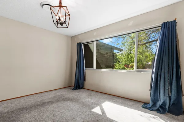 $379,900 | 2185 Galaxy Way, Redding, CA 96002