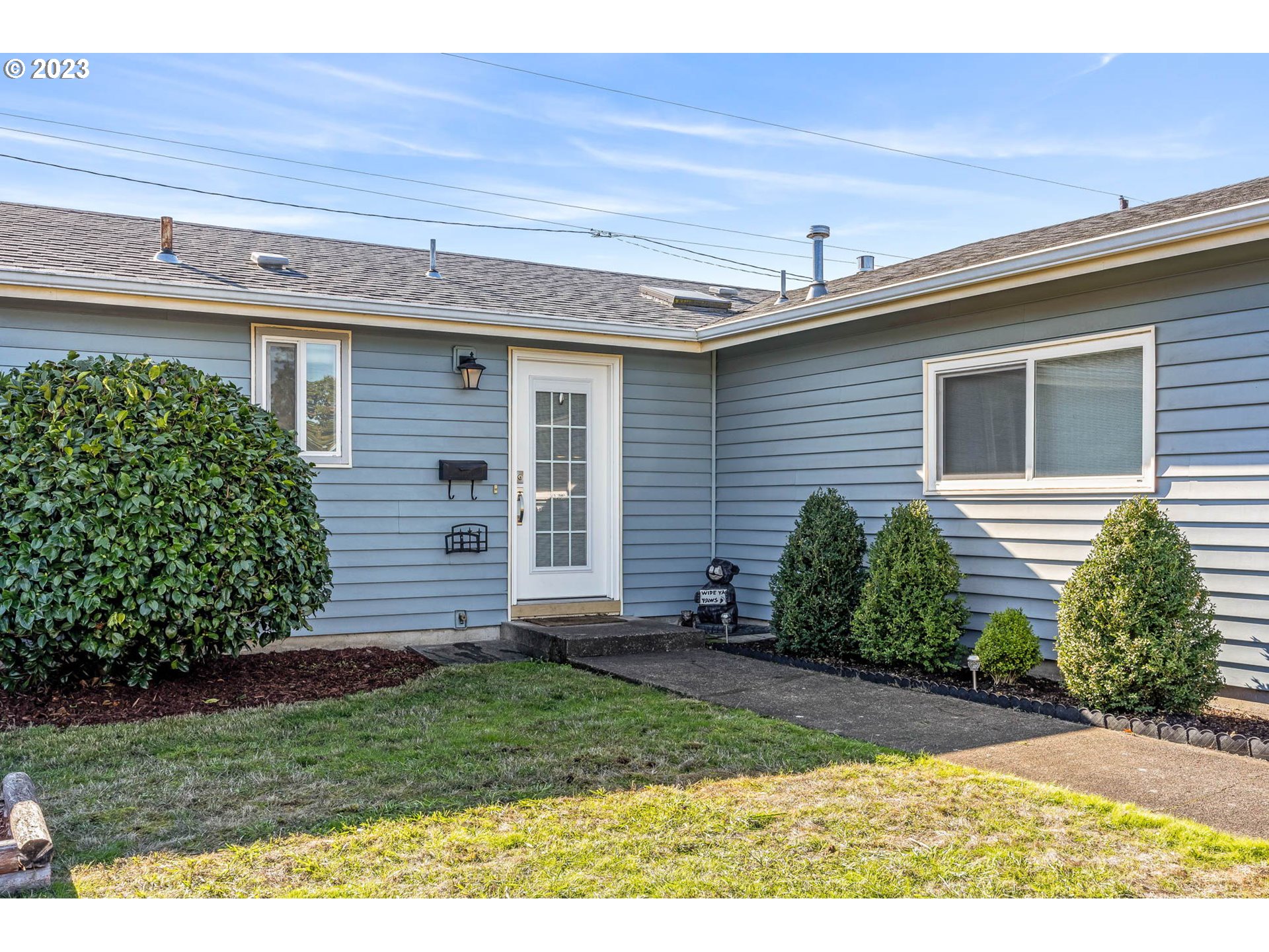 1083 Quinalt Street Springfield, OR 97477 - Photo 2 of 39 a view of a house with a yard and plants