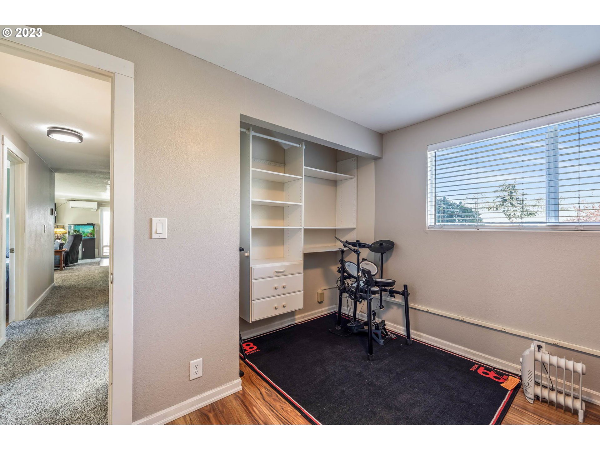 1083 Quinalt Street Springfield, OR 97477 - Photo 28 of 39 a view of an empty room and a window