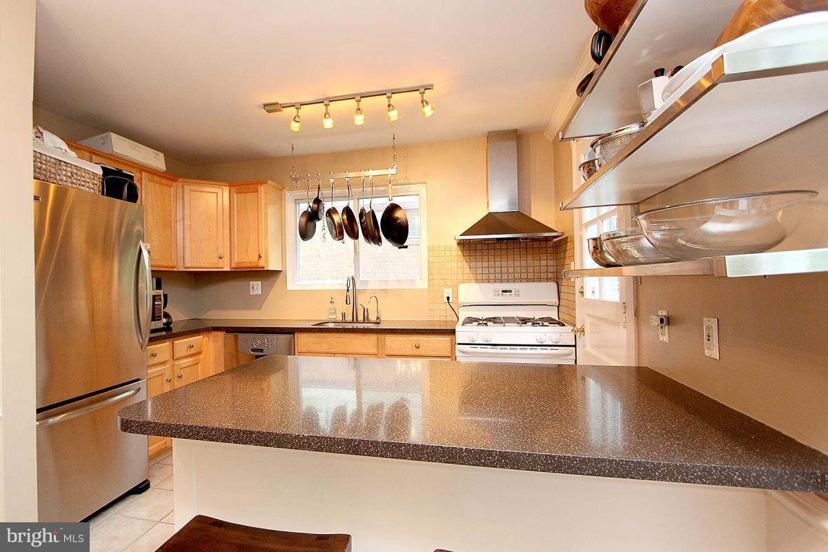 10007 Renfrew Road Silver Spring, MD 20901 - Photo 9 of 28 Kitchen