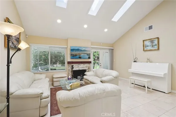 $825,000 | 21811 Merridy Street, Chatsworth, CA 91311