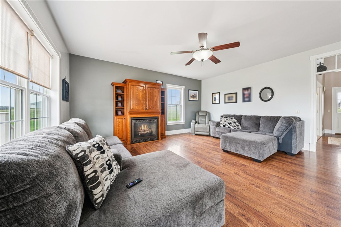 372 Transit Road Middlebury, NY 14591 - Photo 17 of 50 Living room