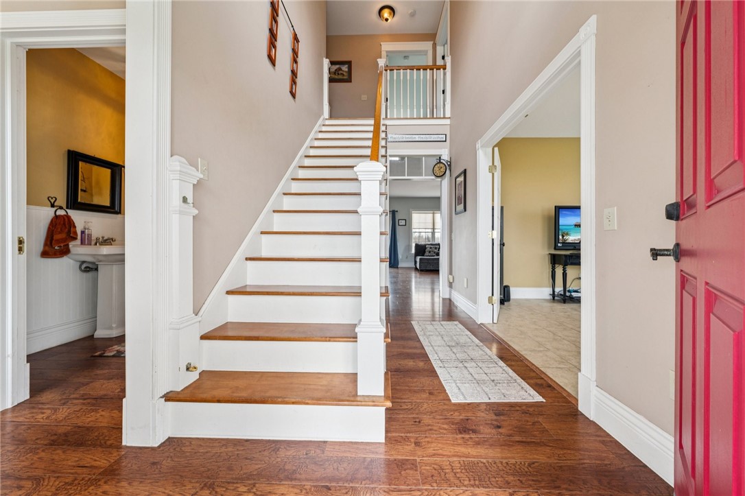 372 Transit Road Middlebury, NY 14591 - Photo 21 of 50 Front entrance