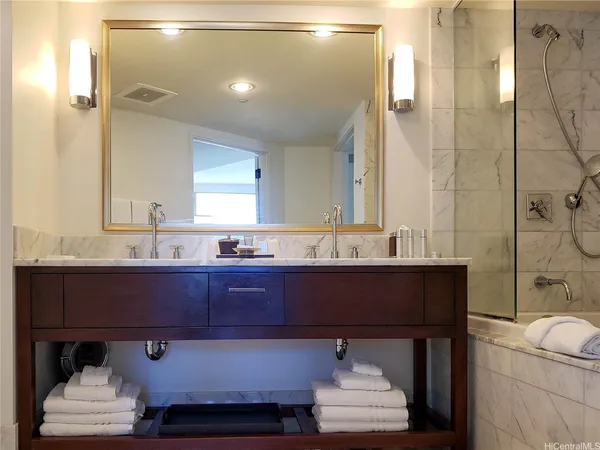 $4,100 | 223 Saratoga Road, Unit 1602, Honolulu, HI 96815