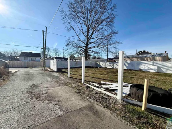 $215,000 | 512 P Street, Bedford, IN 47421