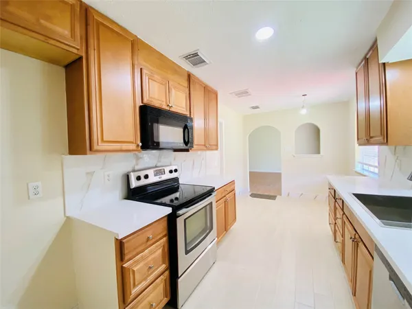 $1,700 | 13447 Greenway Drive, Sugar Land, TX 77498