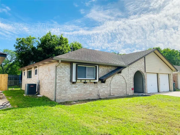 $1,700 | 13447 Greenway Drive, Sugar Land, TX 77498