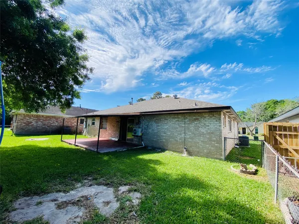 $1,700 | 13447 Greenway Drive, Sugar Land, TX 77498