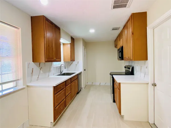 $1,700 | 13447 Greenway Drive, Sugar Land, TX 77498