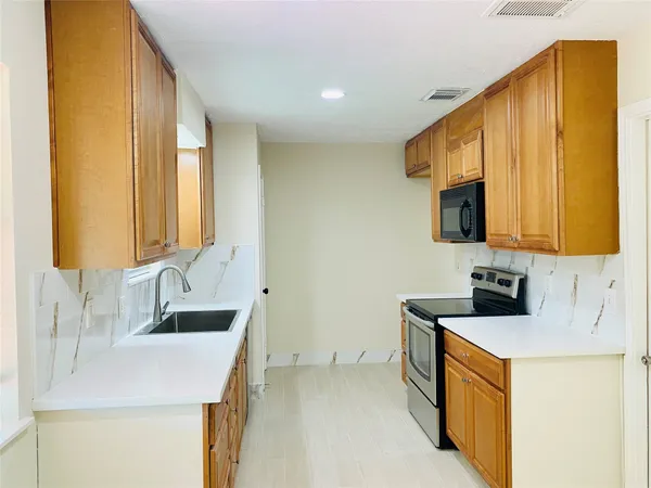 $1,700 | 13447 Greenway Drive, Sugar Land, TX 77498