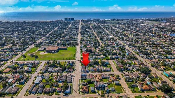 $1,400 | 1311 53rd Street, Galveston, TX 77551