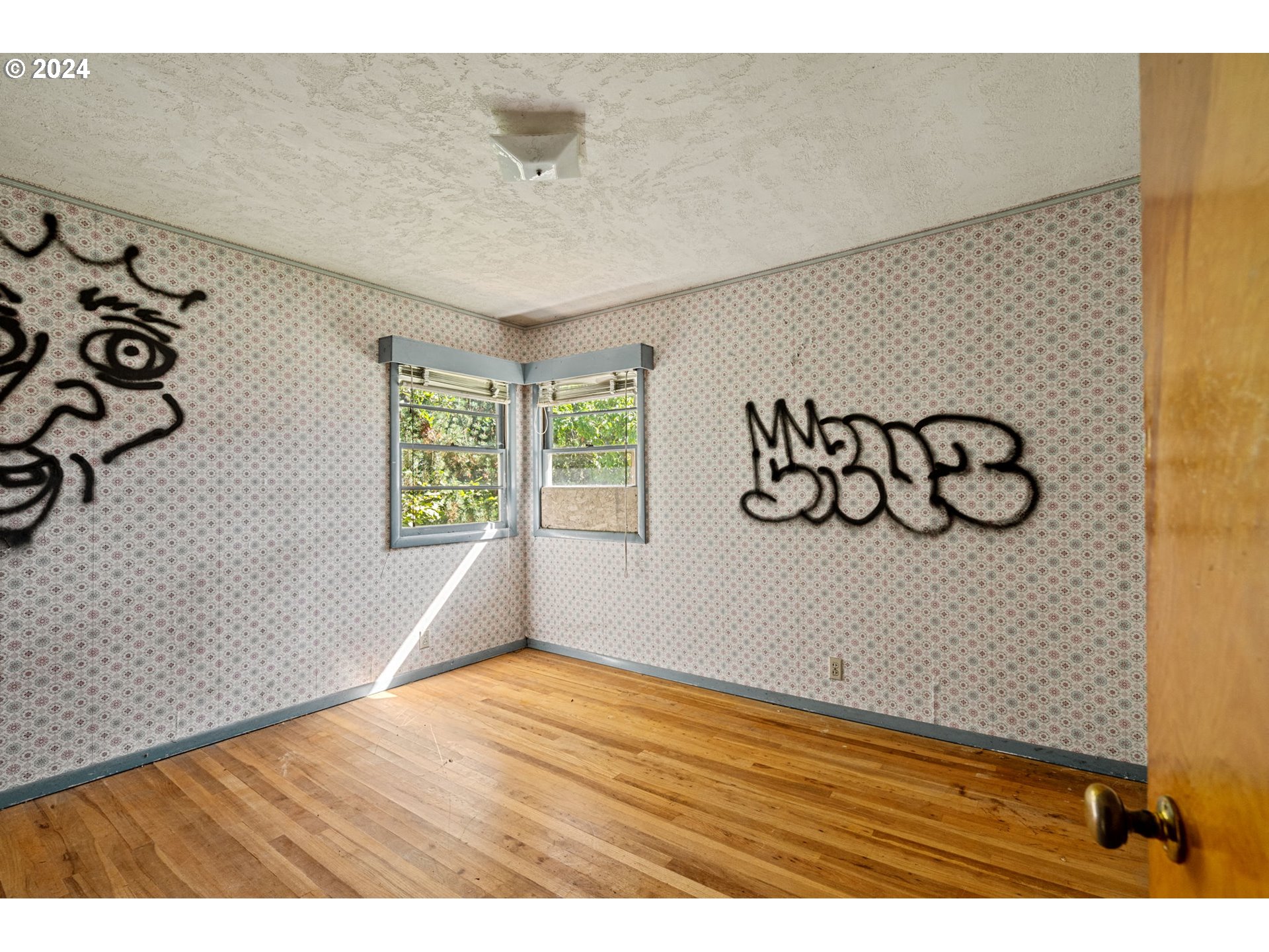 13175 Southwest Larson Street Beaverton, OR 97005 - Photo 15 of 33 Gallery Image 15