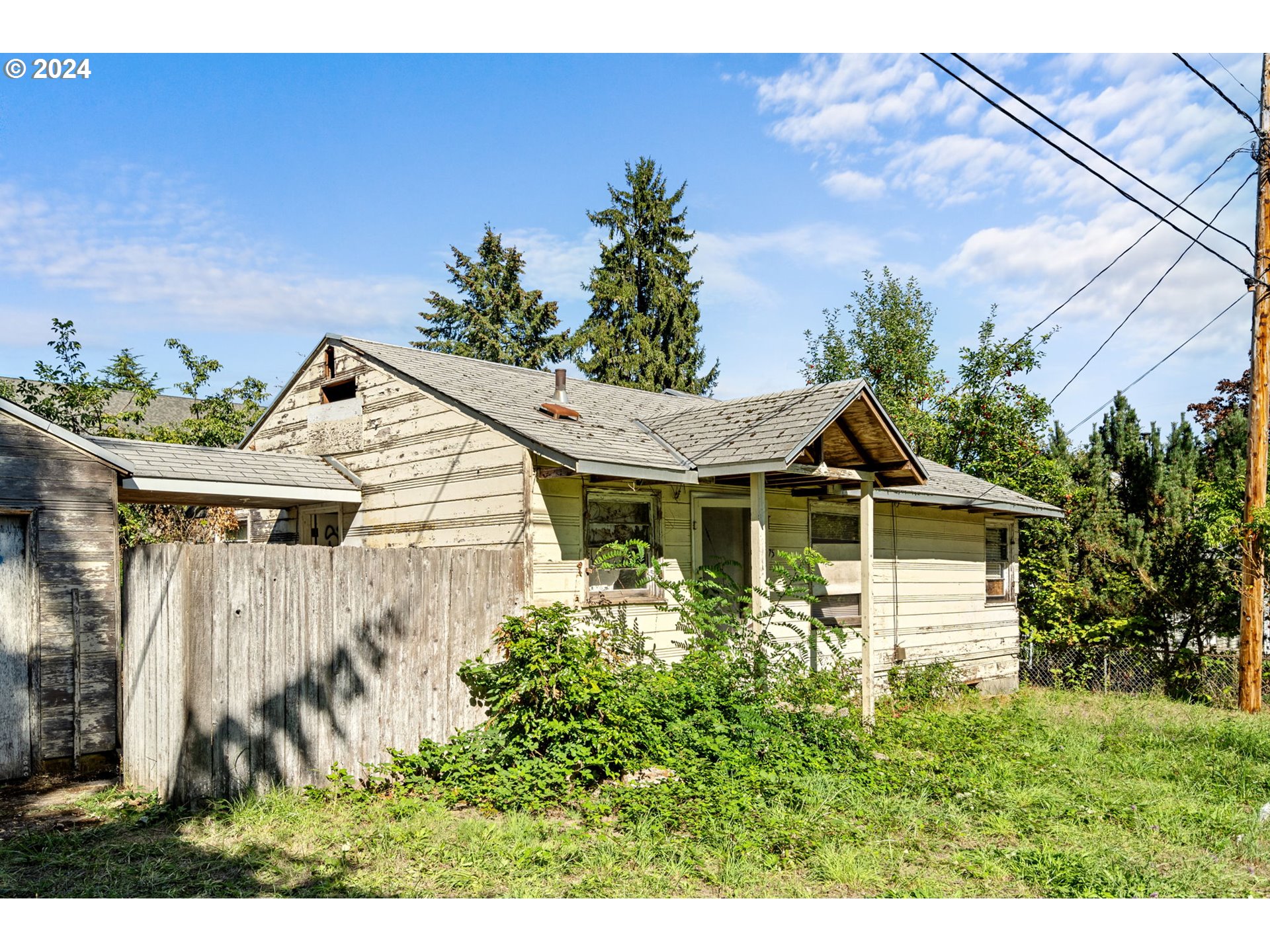 13175 Southwest Larson Street Beaverton, OR 97005 - Photo 4 of 33 Gallery Image 4