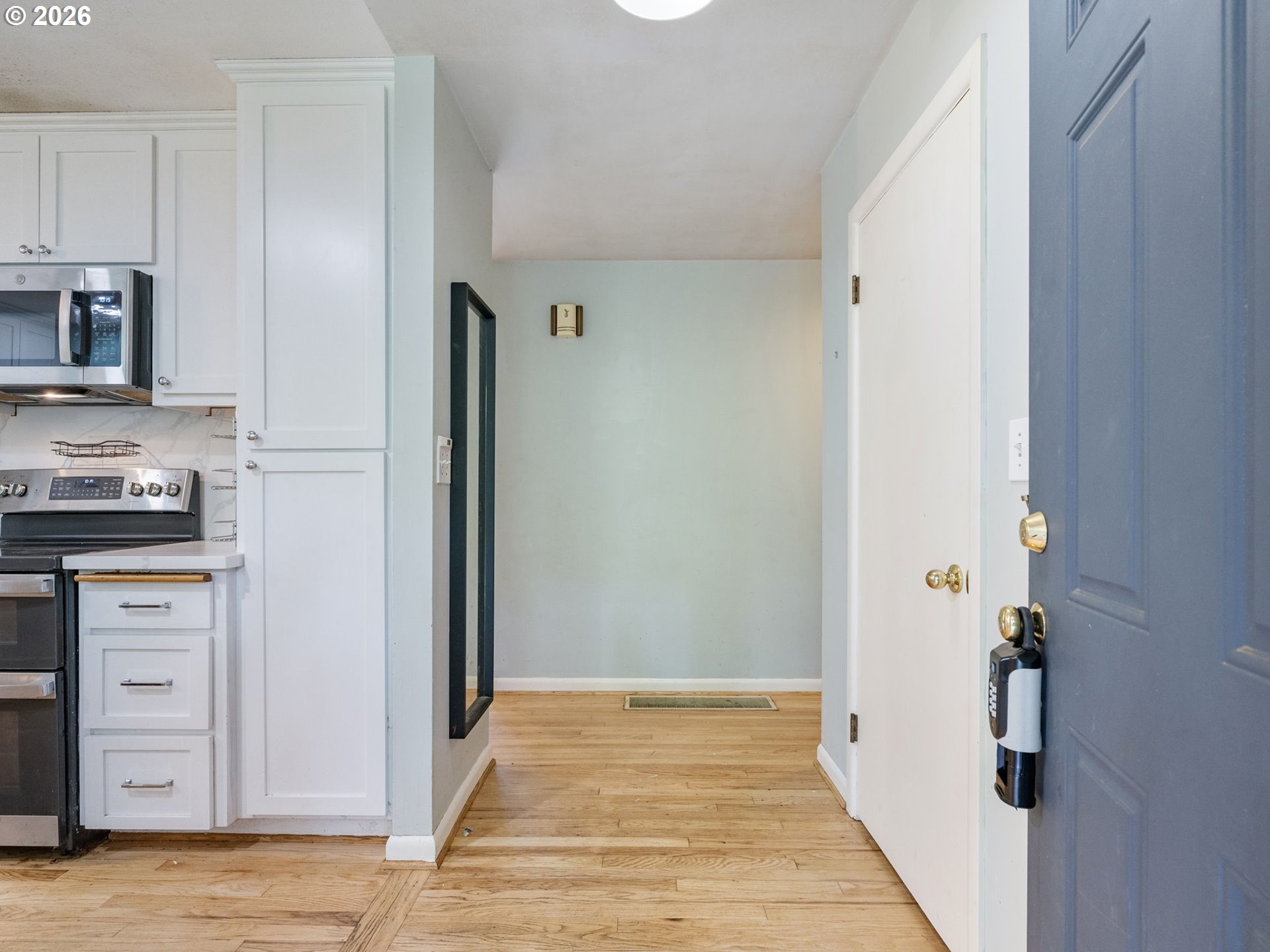 4010 Southwest Hamilton Street Portland, OR 97221 - Photo 8 of 38