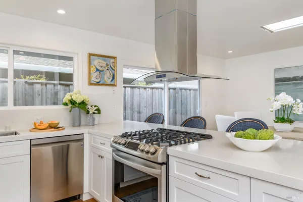 $2,950,000 | 9 St Lucia Place, Tiburon, CA 94920