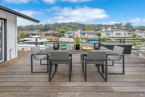 $2,950,000 | 9 St Lucia Place, Tiburon, CA 94920