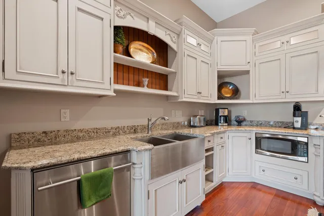 $850,000 | N8426 North Shore Road, Menasha, WI 54952