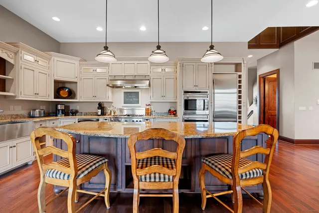 $850,000 | N8426 North Shore Road, Menasha, WI 54952