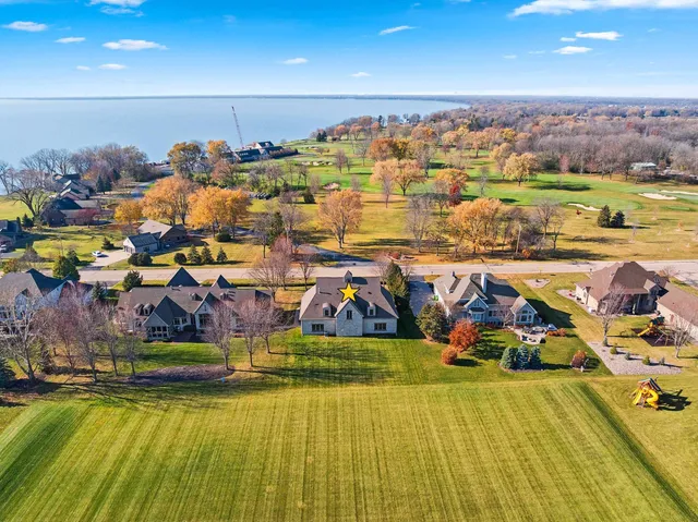 $850,000 | N8426 North Shore Road, Menasha, WI 54952
