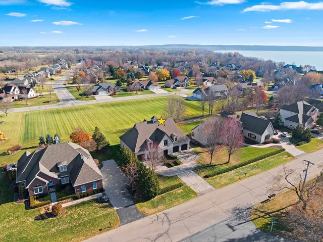 $850,000 | N8426 North Shore Road, Menasha, WI 54952