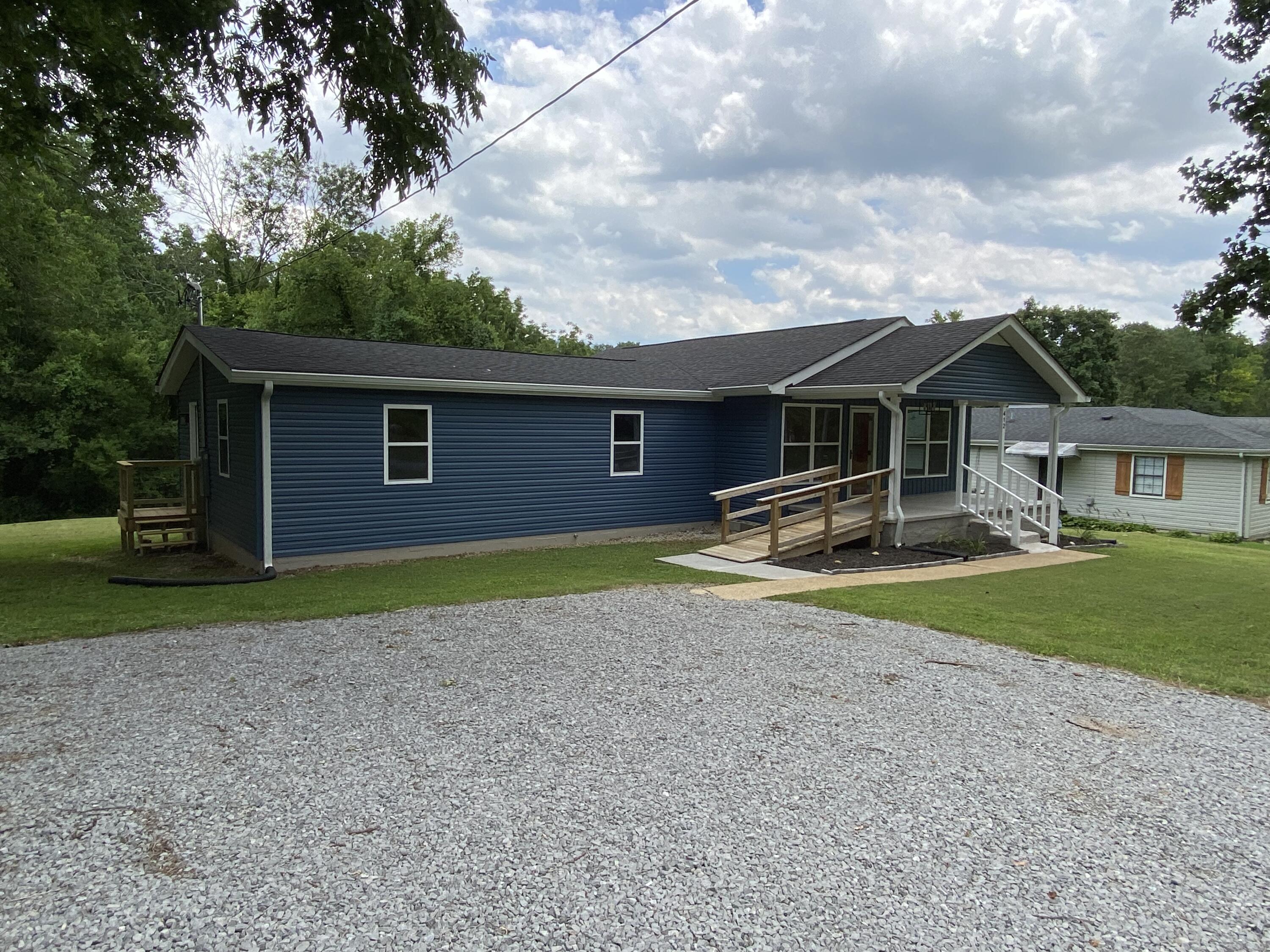 412 Isbill Road Chattanooga, TN 37419 - Photo 3 of 33 C6654FC6-42B3-4BEA-8C82-1F473BE6B7AE