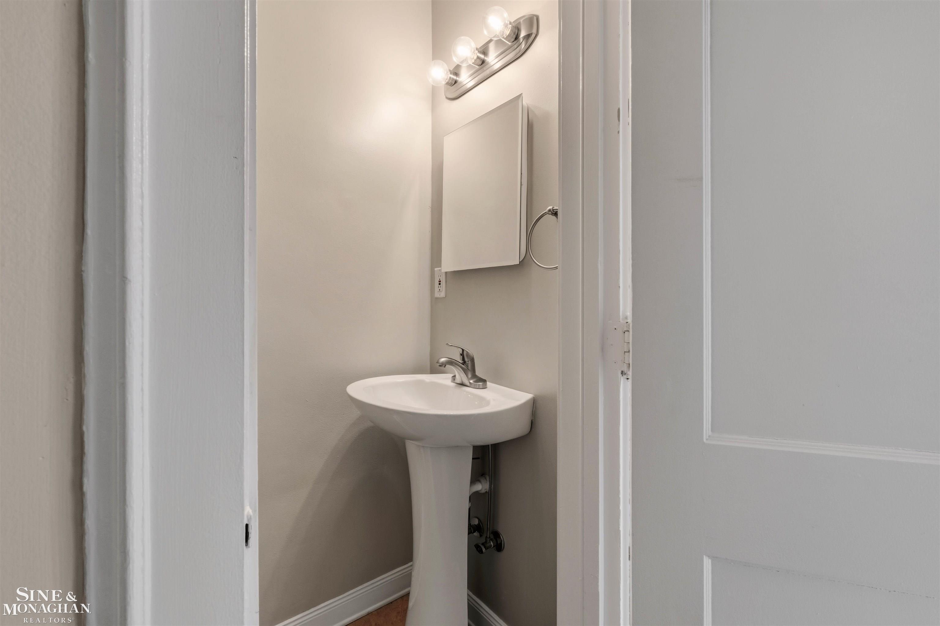 377 Rivard Boulevard Grosse Pointe, MI 48230 - Photo 4 of 45