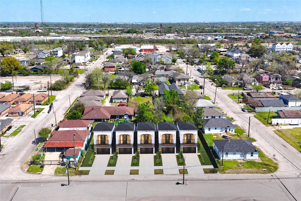 2904 Chapman Street Houston, TX 77009 - Photo 2 of 11 a view of a city