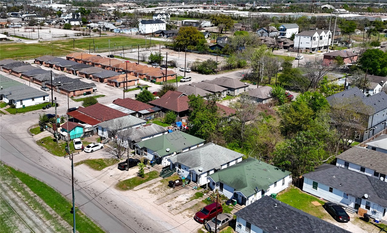 2904 Chapman Street Houston, TX 77009 - Photo 7 of 11 an aerial view of residential houses with outdoor space