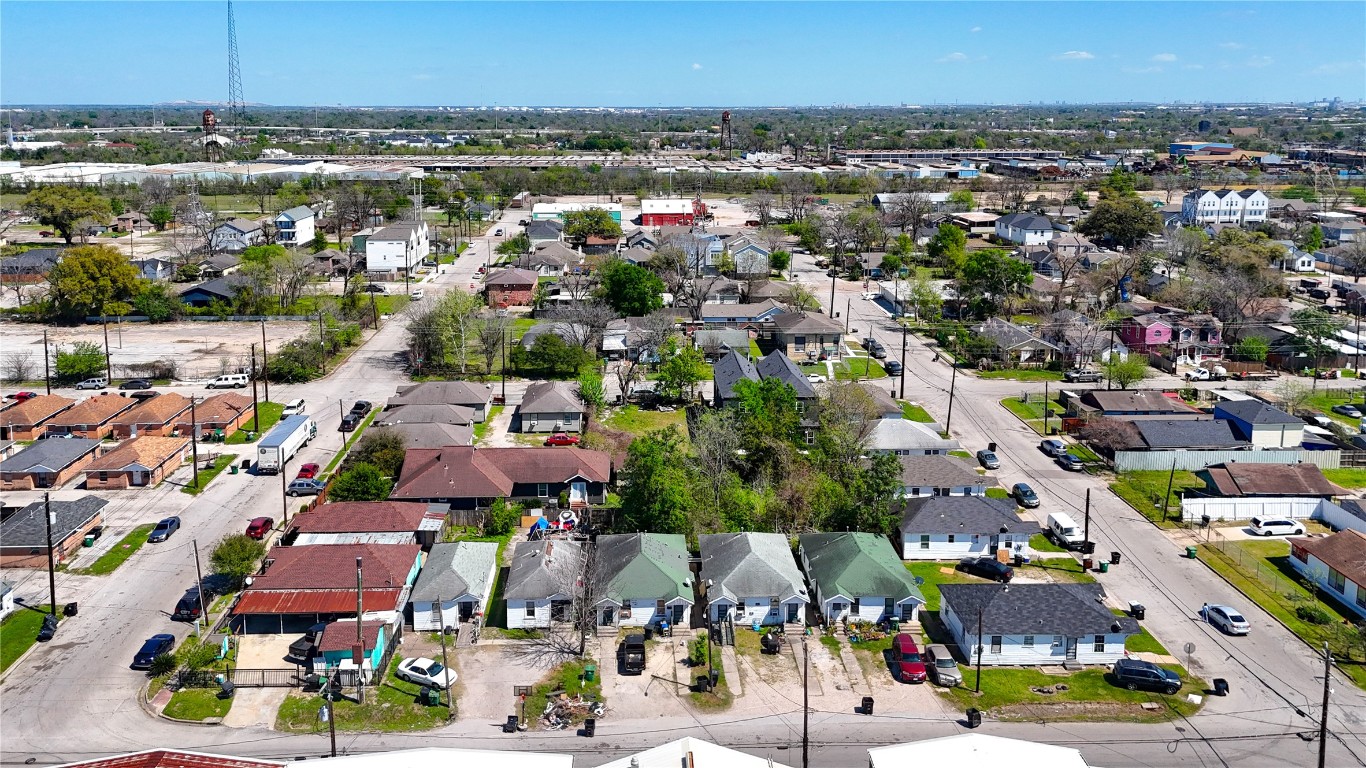 2904 Chapman Street Houston, TX 77009 - Photo 10 of 11 an aerial view of a city