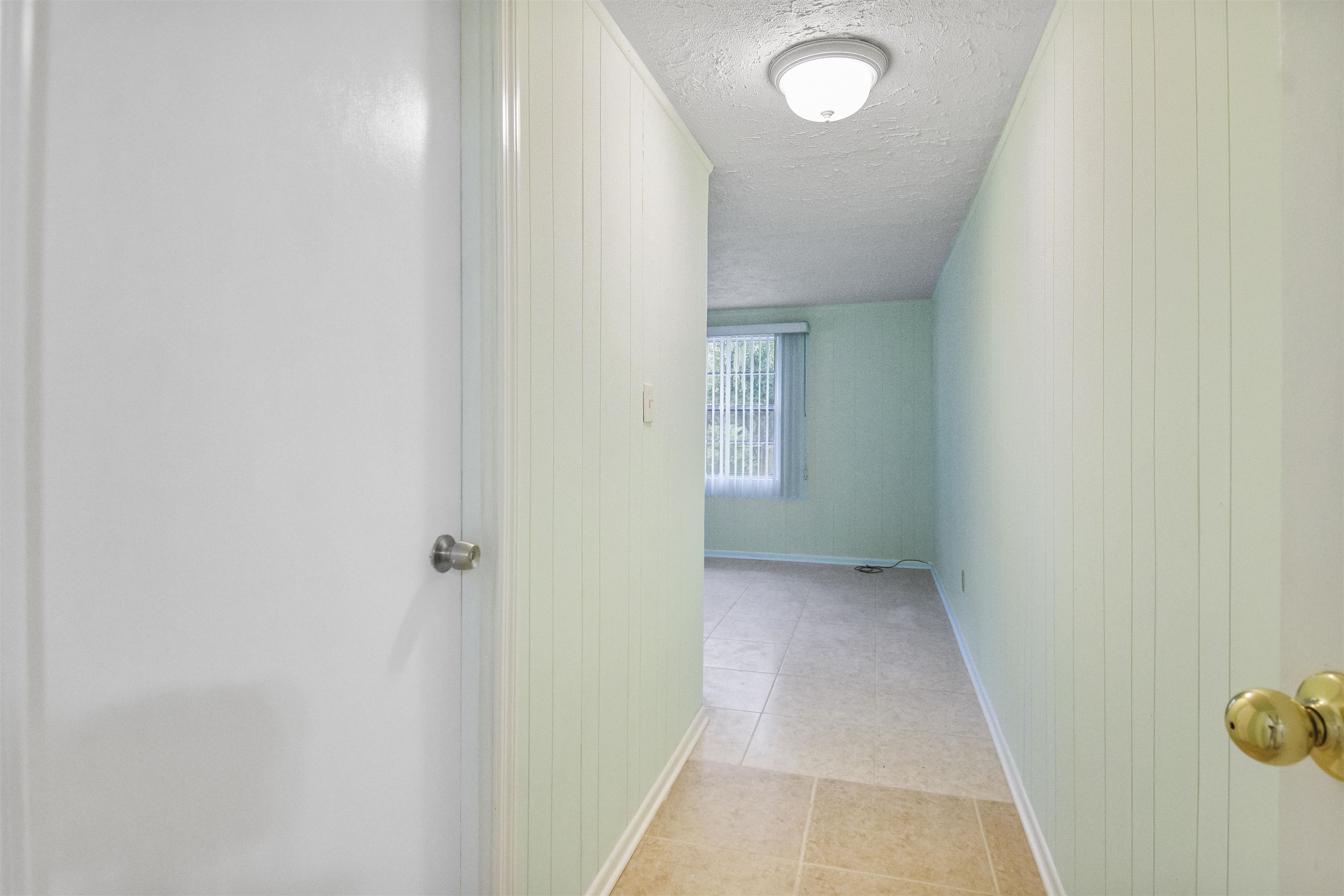 100 Spring Street St. Augustine, FL 32084 - Photo 10 of 21 a view of hallway with window