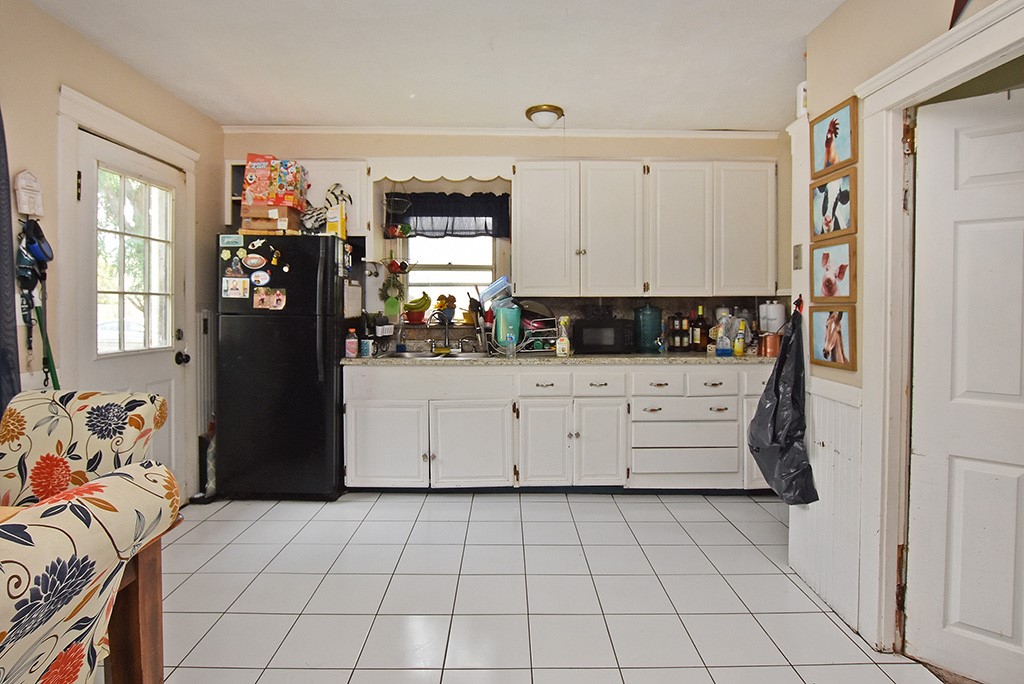 9 Shore Road East Providence, RI 02915 - Photo 2 of 3 Gallery Image 2