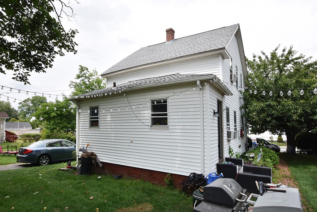 9 Shore Road East Providence, RI 02915 - Photo 3 of 3 Gallery Image 3