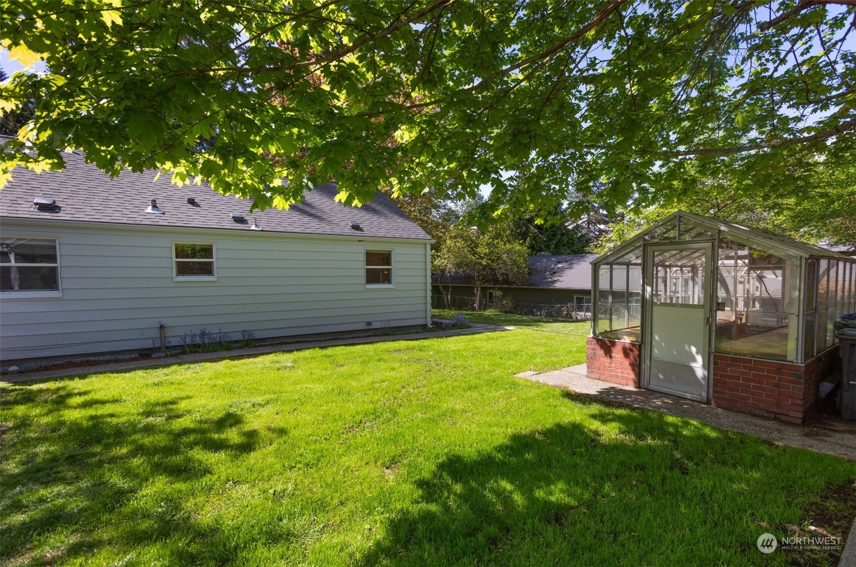 11616 6th Avenue Southwest Seattle, WA 98146 - Photo 20 of 37 a view of a backyard with a large tree