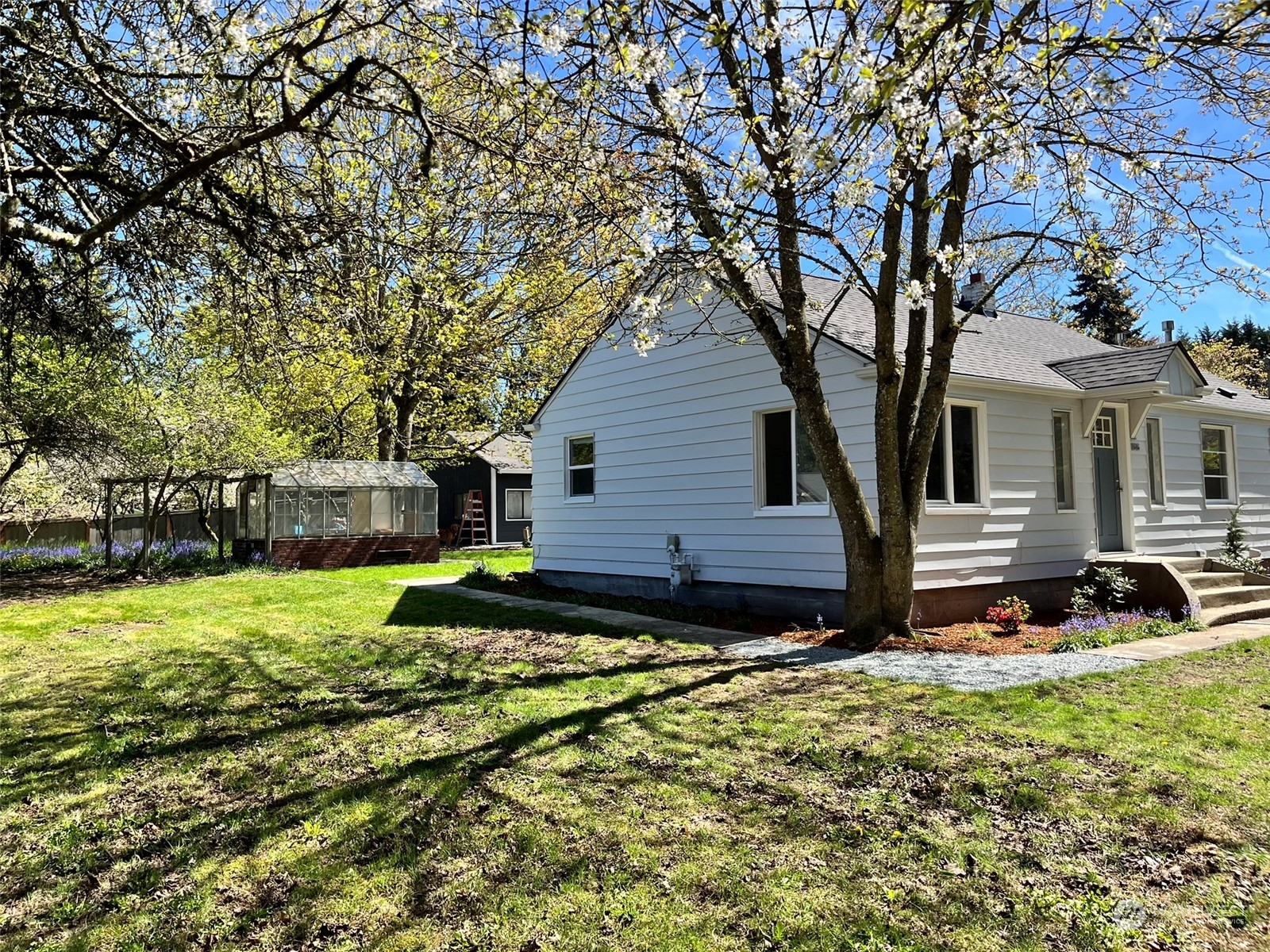 11616 6th Avenue Southwest Seattle, WA 98146 - Photo 21 of 37 a backyard of a house with wooden fence and trees