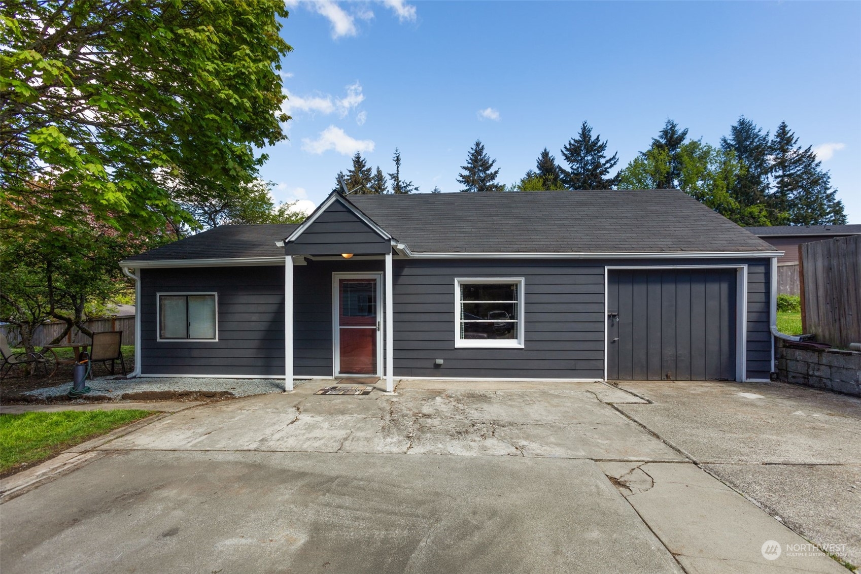11616 6th Avenue Southwest Seattle, WA 98146 - Photo 26 of 37 a front view of a house with a garden