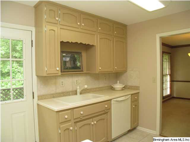 889 Mountain Ridge Drive Birmingham, AL 35209 - Photo 14 of 26