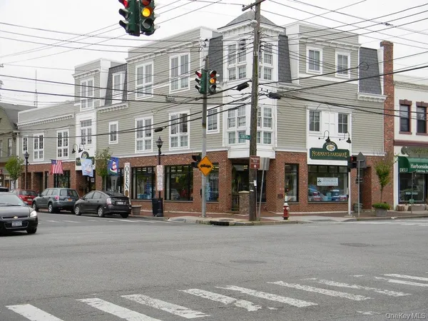 $2,750 | 2 East Main Street, Unit 7, Oyster Bay, NY 11771