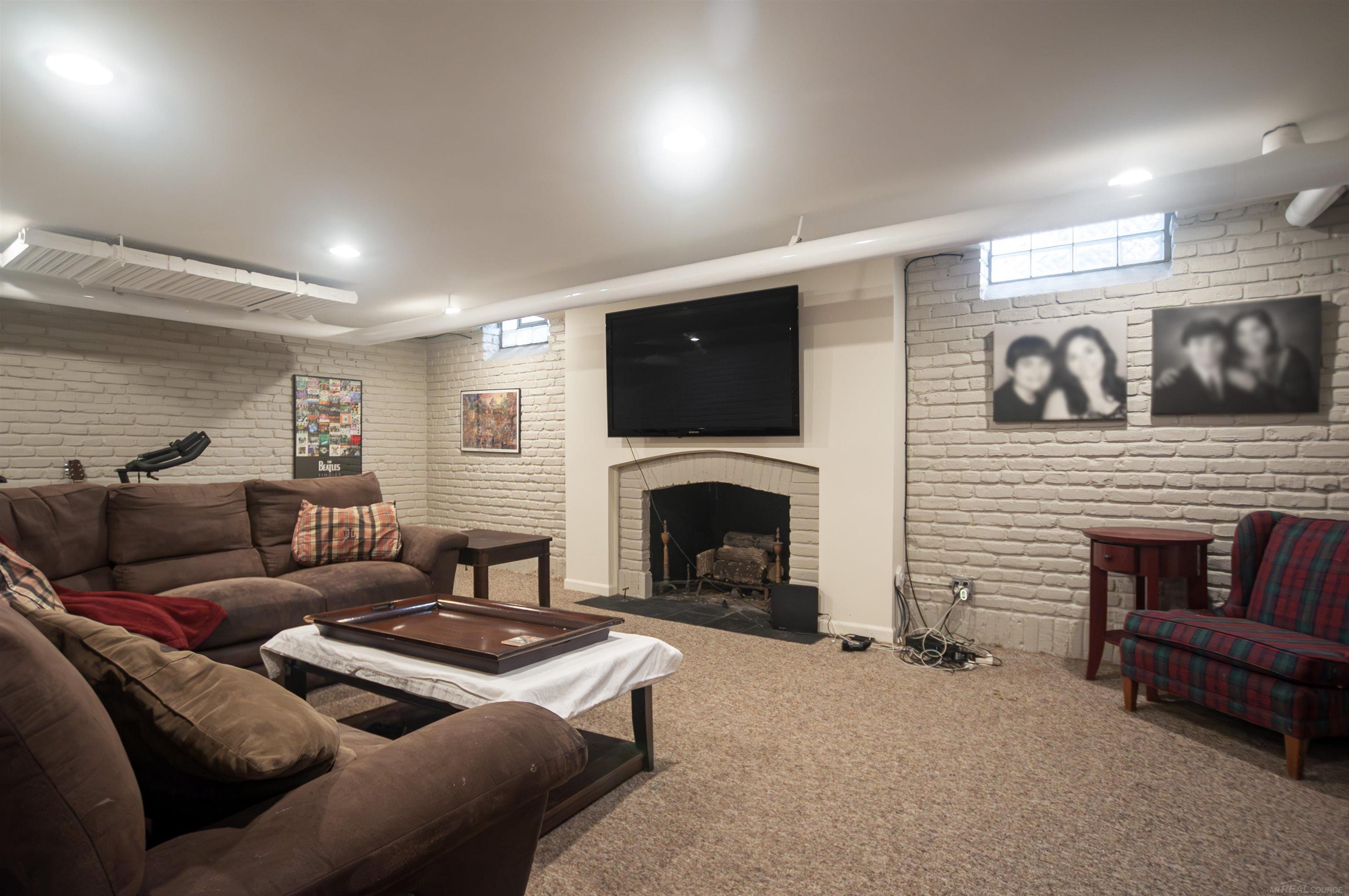 118 Moran Road Grosse Pointe, MI 48236 - Photo 61 of 76 50130609-CDCF3D25-43A1-4088-8521-C83666223FD2.JPG