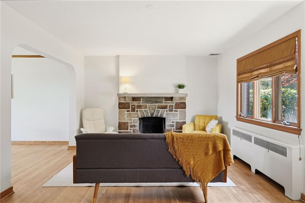 411 Bower Hill Road Pittsburgh, PA 15228 - Photo 3 of 34