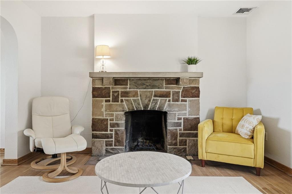 411 Bower Hill Road Pittsburgh, PA 15228 - Photo 4 of 34